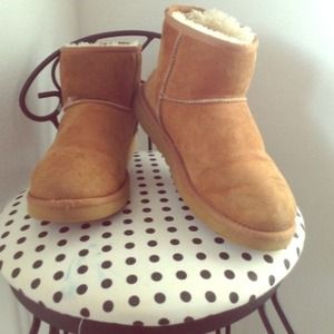 REDUCED‼️‼️‼️Mini chestnut UGG boots *50 thru PP*