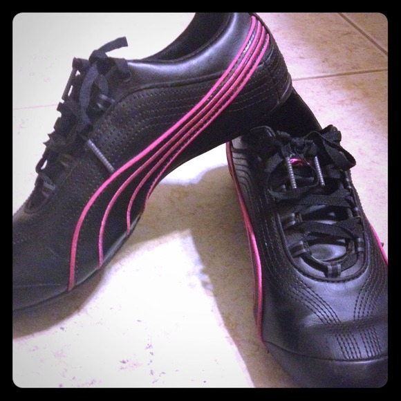 Black & Pink PUMA shoes 9.5: $20 paypal