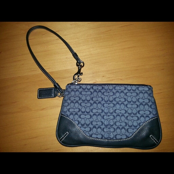 Authentic Coach wristlet <REDUCED <