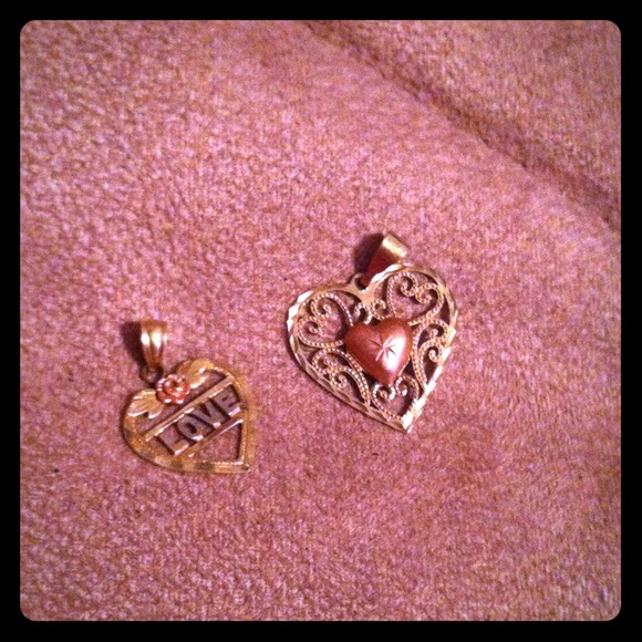 2 heart necklas peices