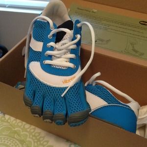 Brand new Vibrams. NEVER WORN