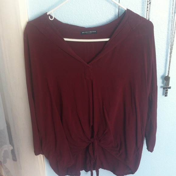 🚫SOLD IN BUNDLE 🚫Brandy Melville front tie top