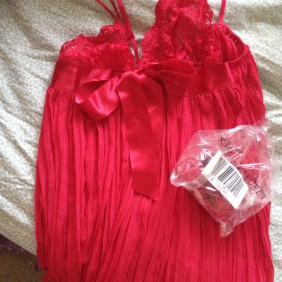 Red Victoria Secret Pleated Baby doll XS - Picture 3 of 3