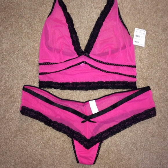 💋BRAND NEW WITH TAGS!! Fredericks lingerie!!