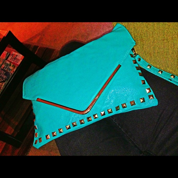 2 clutches  left - Picture 2 of 3