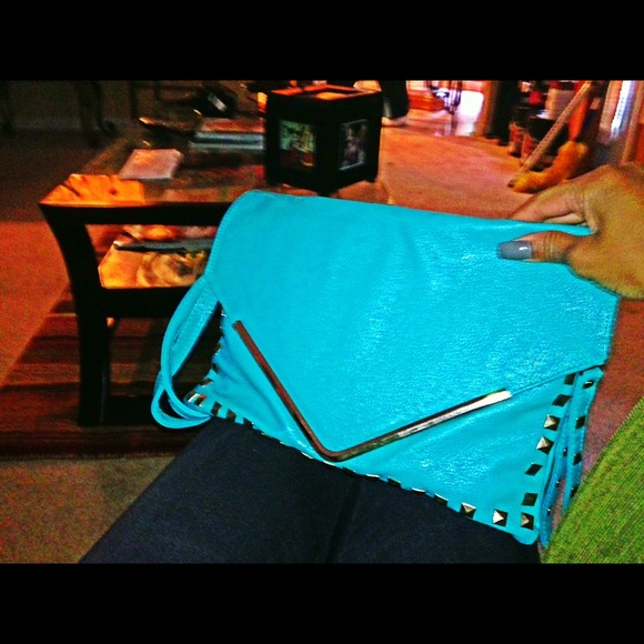 2 clutches  left - Picture 3 of 3