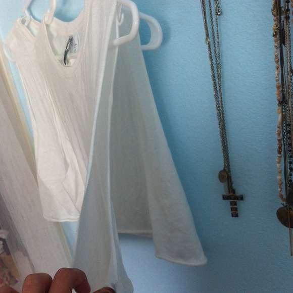 💪 White basic muscle tees - Picture 2 of 2