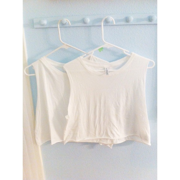 💪 White basic muscle tees