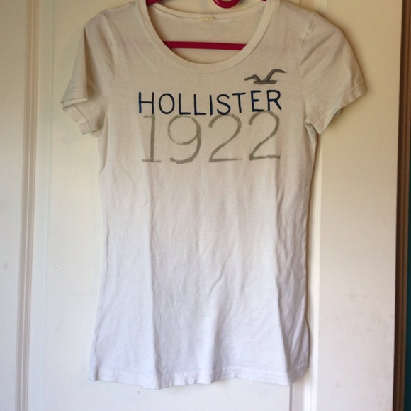 🔴White hollister tshirt