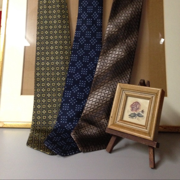 TIE BUNDLE