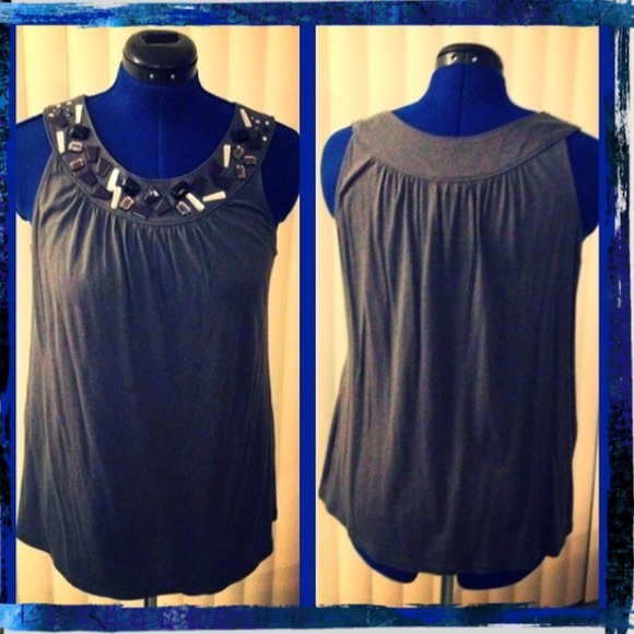 Gray cotton top with mosaic necklace style trim - Picture 3 of 4