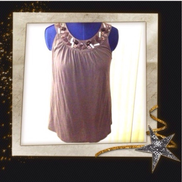 Express Tops - Gray cotton top with mosaic necklace style trim