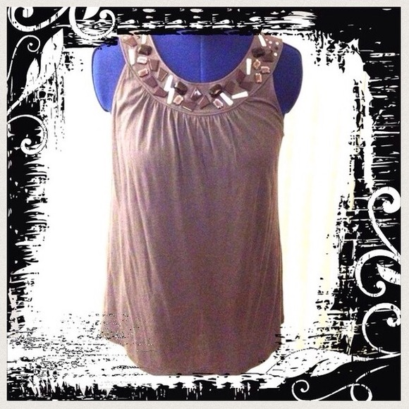 Gray cotton top with mosaic necklace style trim - Picture 4 of 4