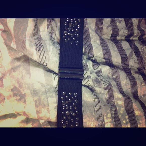 FREE GIFT IN BUNDLE/SOLD! stretch studded belt.