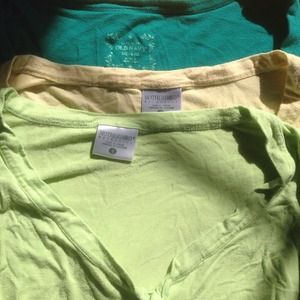 🚫donated🚫🔥Lot of 2 maternity knit shirts.