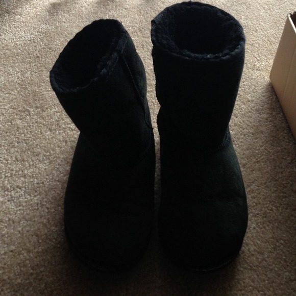 Black Authentic Uggs/Chestnut Bailey Ugga