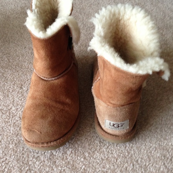 Chestnut Bailey Button Uggs Authentic