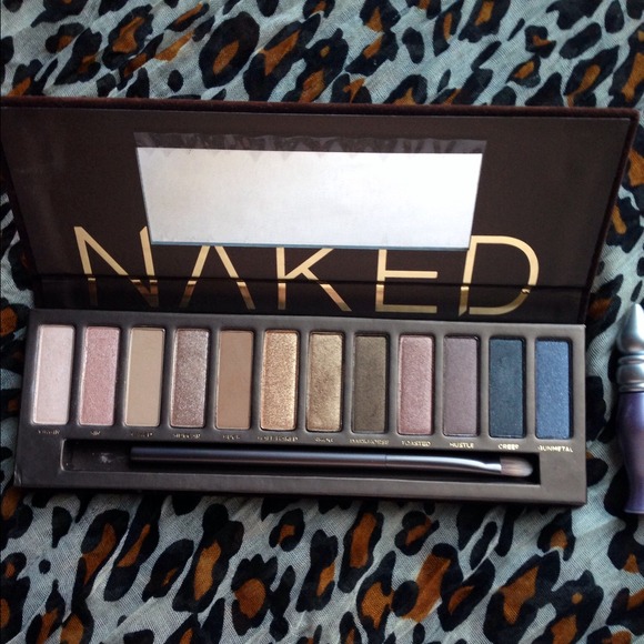 ❌❌SOLD❌❌ Urban Decay Naked palette - Picture 2 of 3