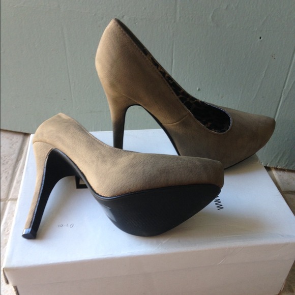 Heels - Picture 2 of 3