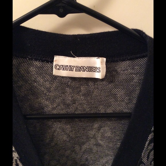 ❌Sold❌ Festive Cardigan - Picture 2 of 3