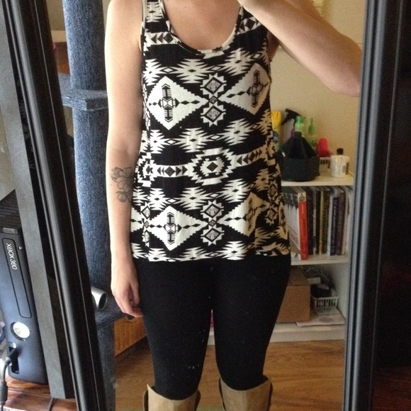 Aztec Pattern Split Back Tank - Picture 3 of 4