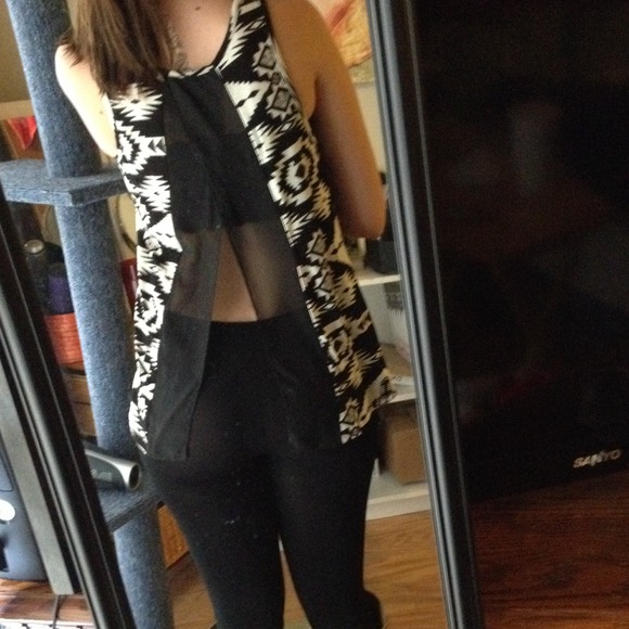 Aztec Pattern Split Back Tank - Picture 4 of 4