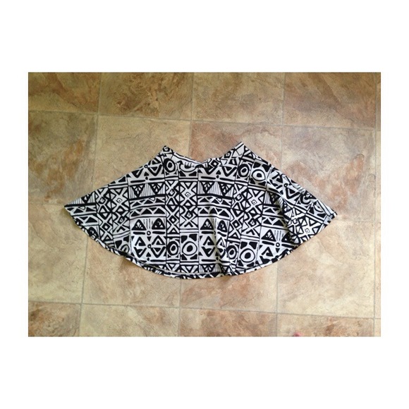Black and white circle skirt 🎀✨ - Picture 1 of 3