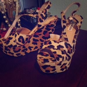 Steve Madden leopard wedge shoes