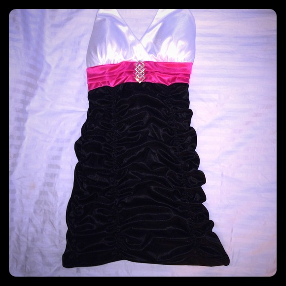 Hot little black dress!!