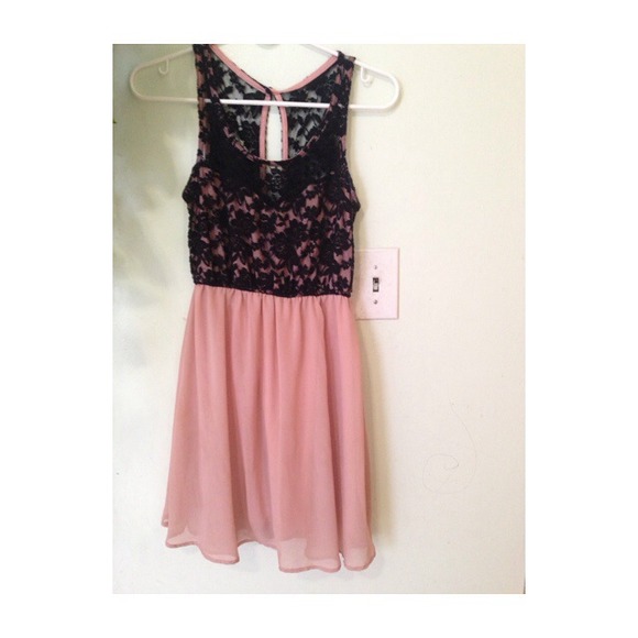 Laced pink dress 🎀👗