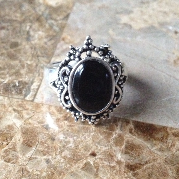 Jewelry - ❤️💓SOLD💓❤️ Pretty Onyx Ring 🎀