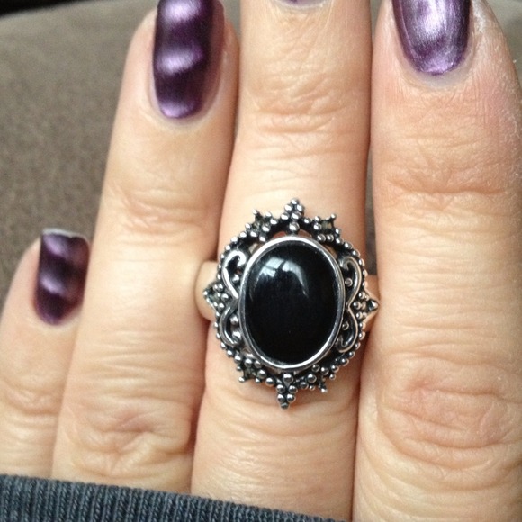 โค๏ธ๐SOLD๐โค๏ธ Pretty Onyx Ring ๐ - Picture 2 of 4