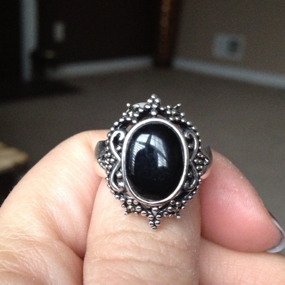 โค๏ธ๐SOLD๐โค๏ธ Pretty Onyx Ring ๐ - Picture 3 of 4
