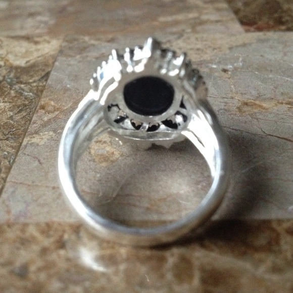 โค๏ธ๐SOLD๐โค๏ธ Pretty Onyx Ring ๐ - Picture 4 of 4