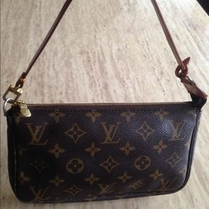 SOLD! Authentic Louis Vuitton Pochette