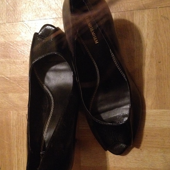 Black peep toe heels. Perfect for work!