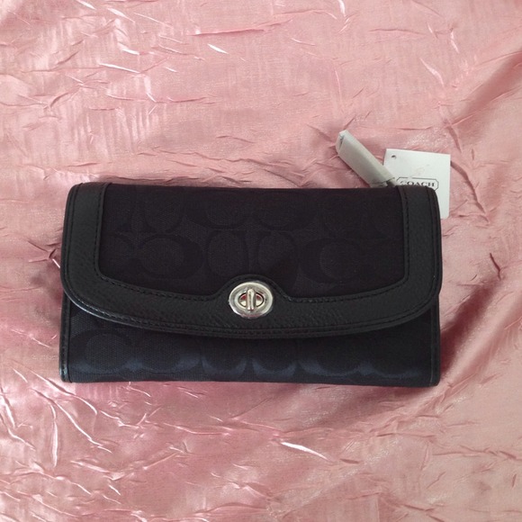 ****SOLD****NWT **Authentic** Coach Wallet