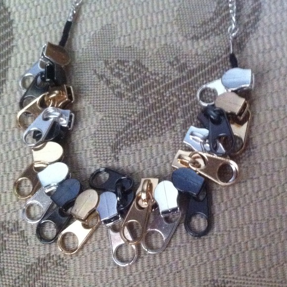 Zipper Necklace - Picture 2 of 3