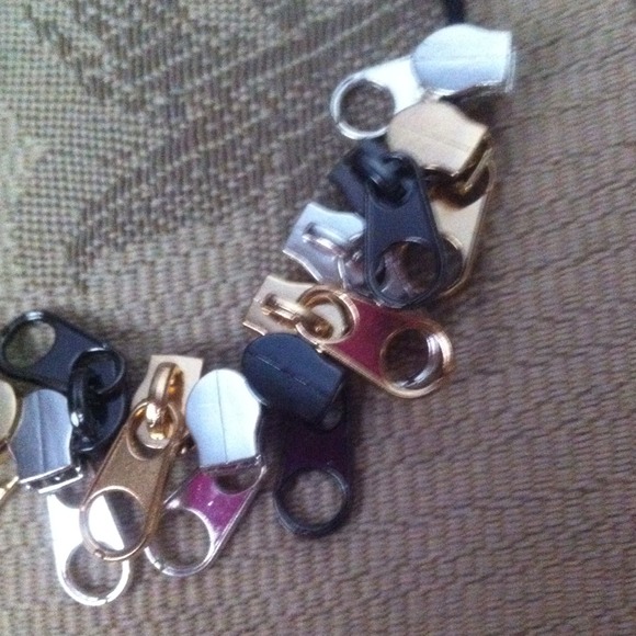 Zipper Necklace - Picture 3 of 3