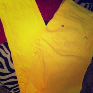 Yellow skinny jeans