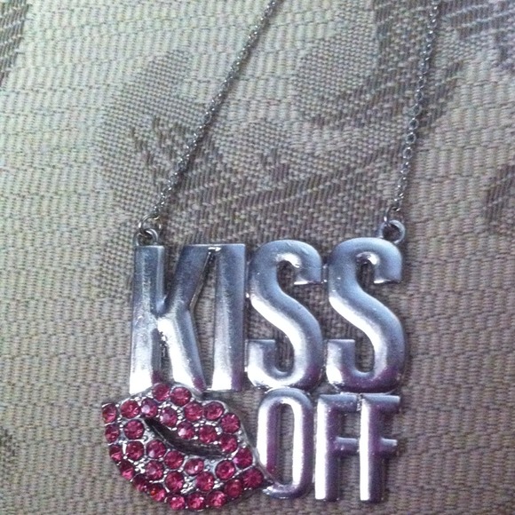 Kiss Off Necklace 💋 - Picture 2 of 4