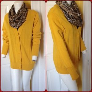 ❌SOLD❌Mustard yellow.   Cardigan Sweater 👌