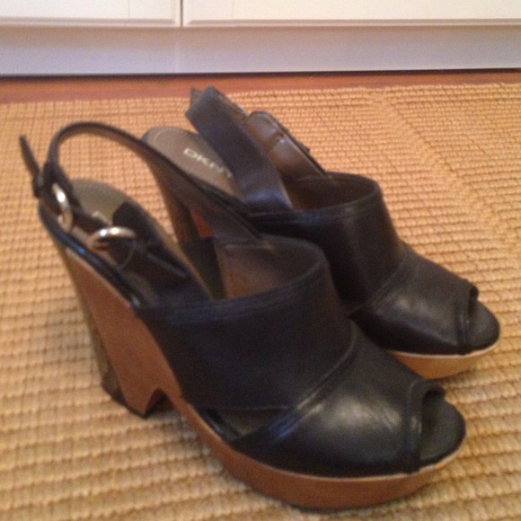 DKNY platform shoes in great condition.