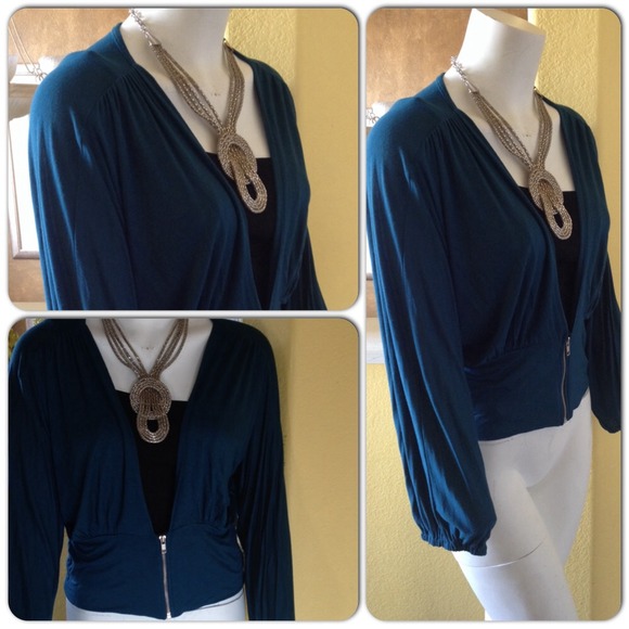❌SOLD✔️✔️Teal top 🐬Ⓜ️