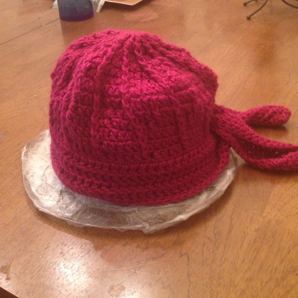 New crocheted cap with side tie - Picture 1 of 1
