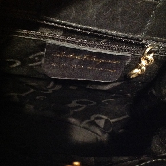 Auth Salvatore Ferragamo Gancini - Picture 3 of 4