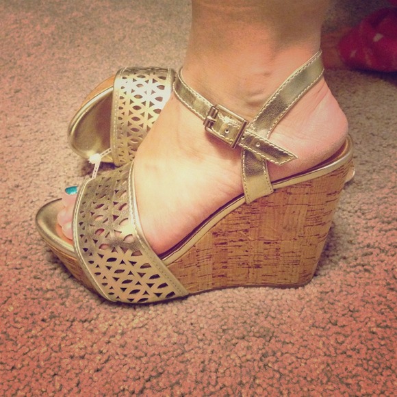 BCBG Generation Gold Wedge BRAND NEW dress shoes