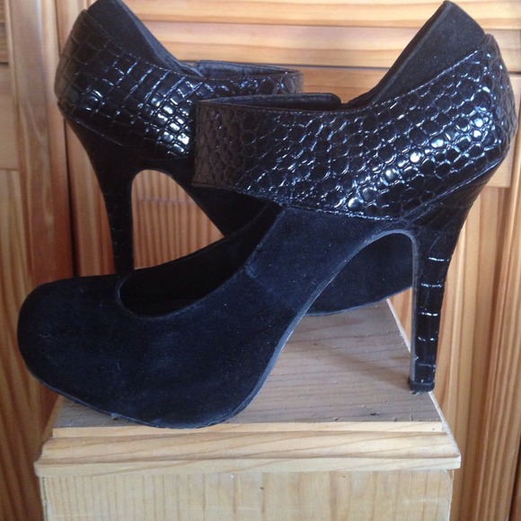 REDUCED☀️Black velvet & croc embossed stiletto - Picture 3 of 4