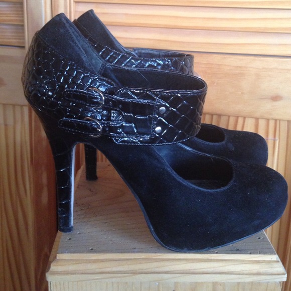 REDUCED☀️Black velvet & croc embossed stiletto - Picture 4 of 4