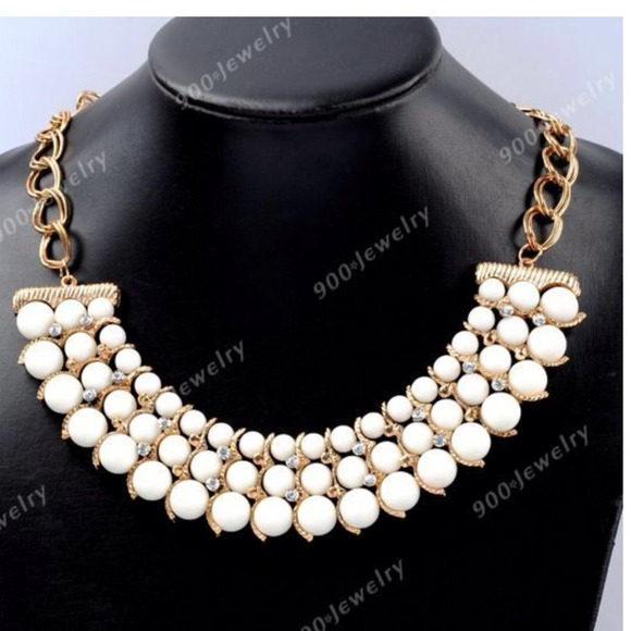 White statement necklace- New without tags